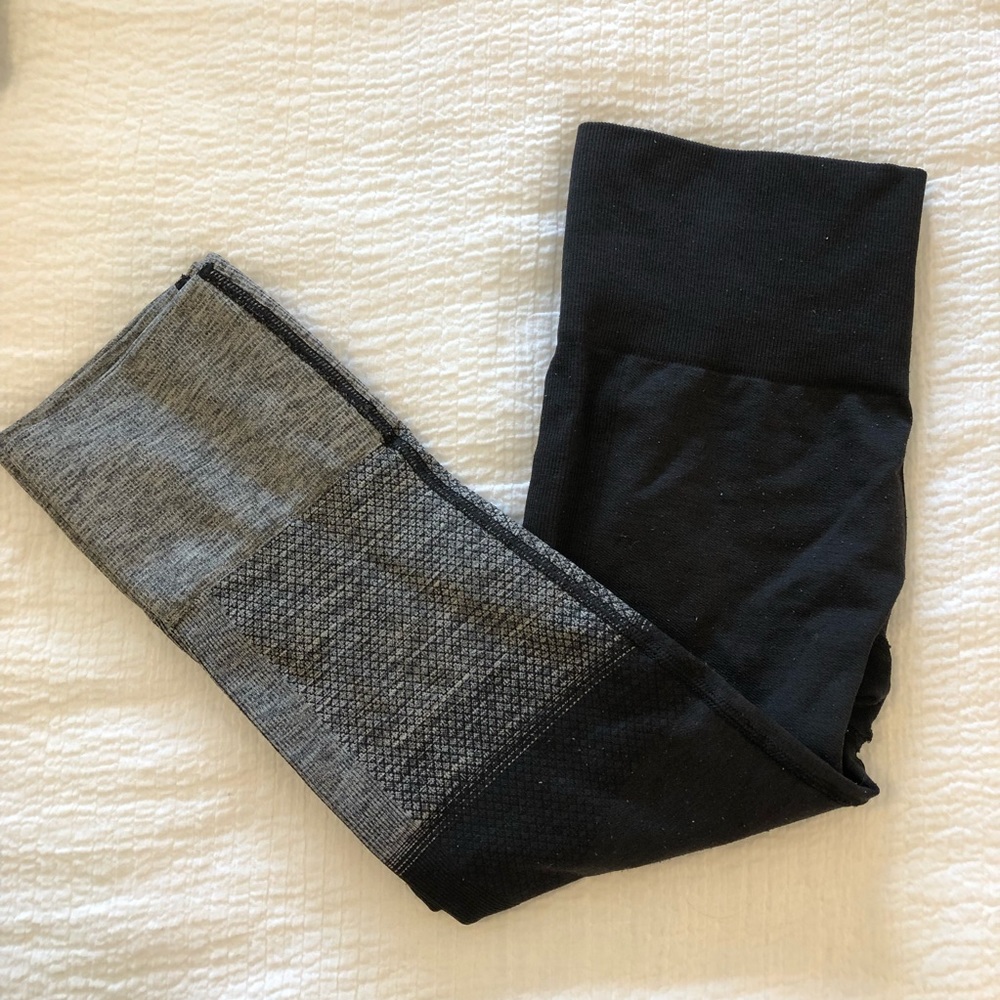 Black & Gray 3/4 LuluLemon Leggings
